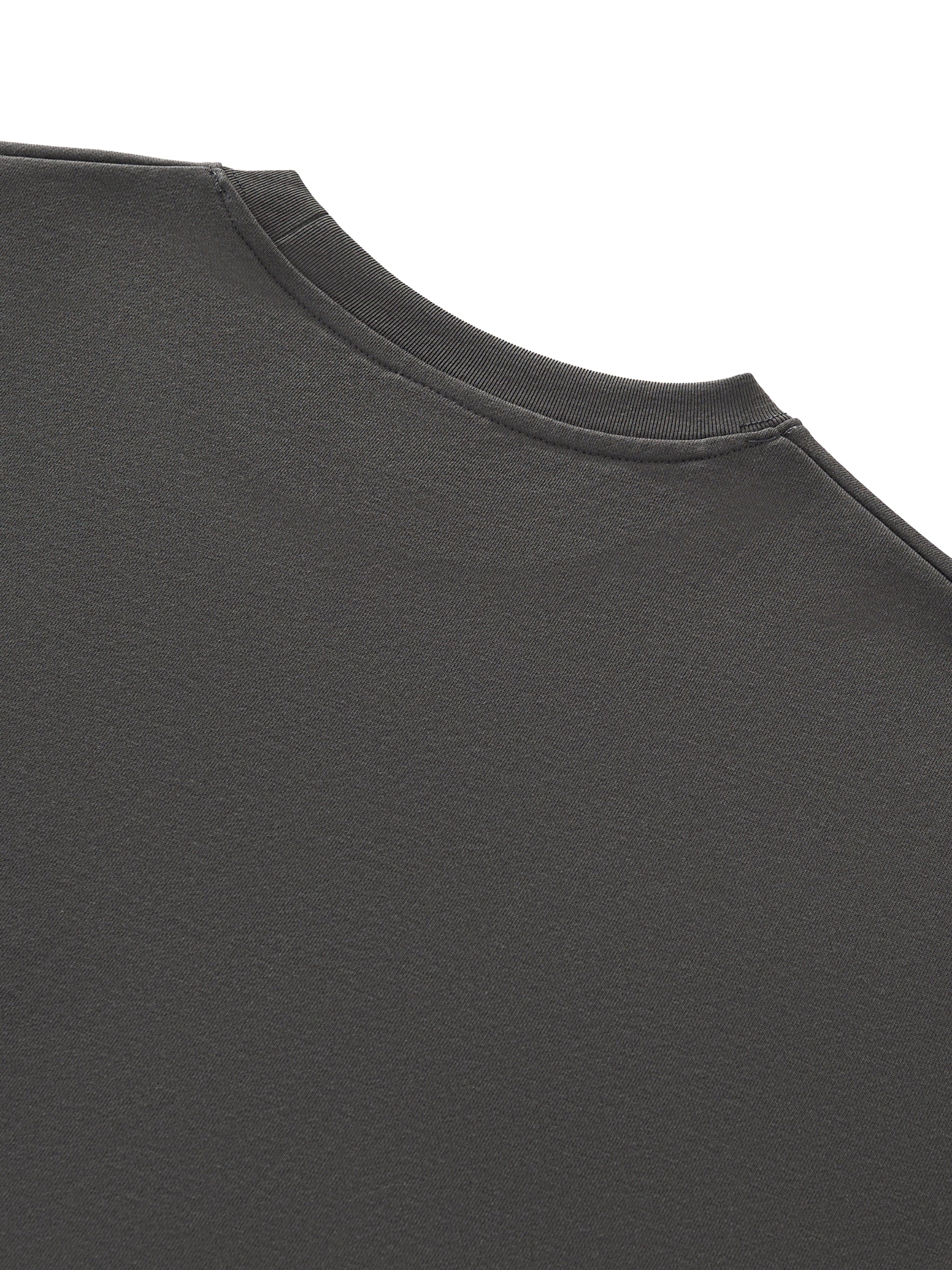 Boxy Raw-Edge T-Shirt 01